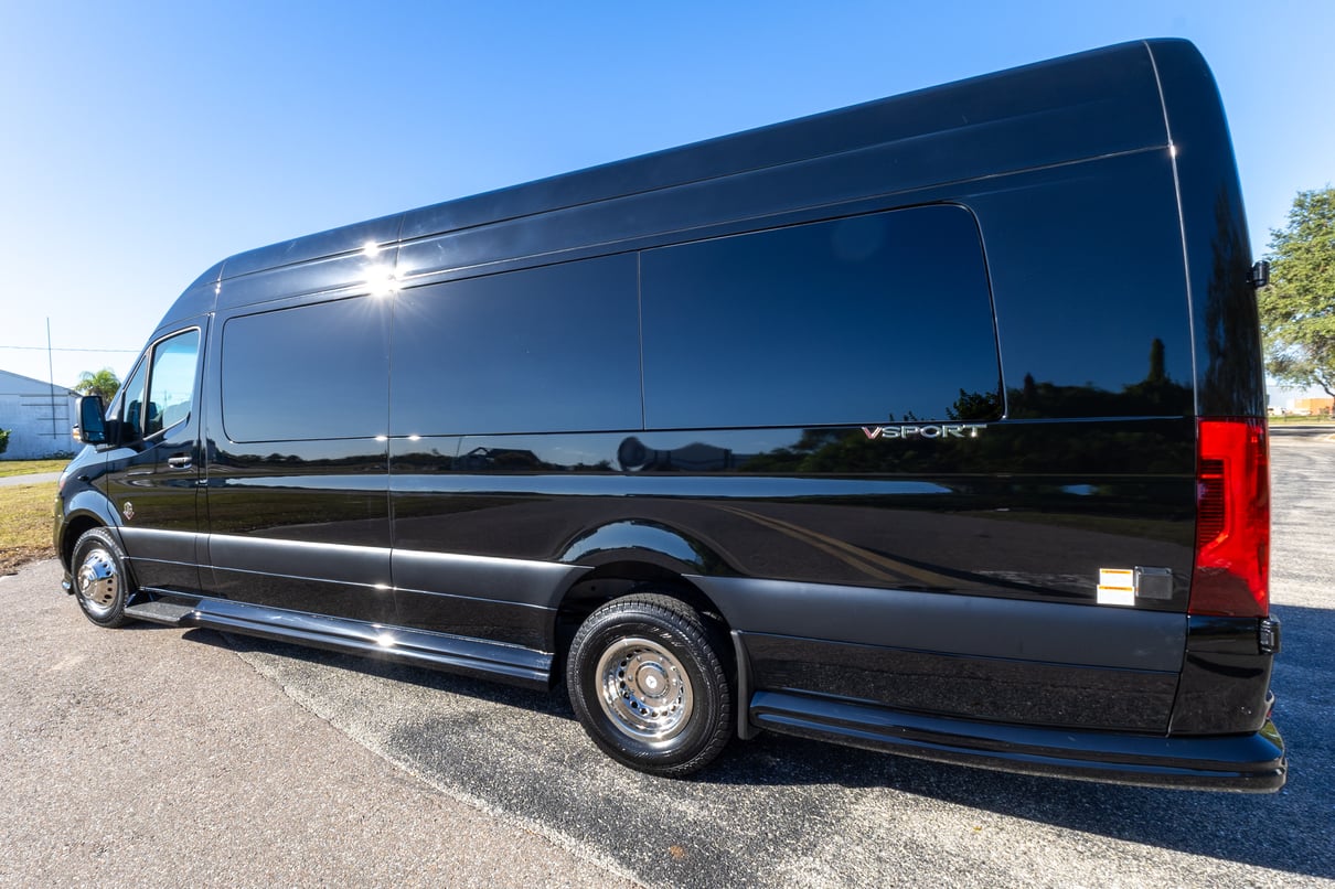 2026 OGV Luxury Coach gallery image-9