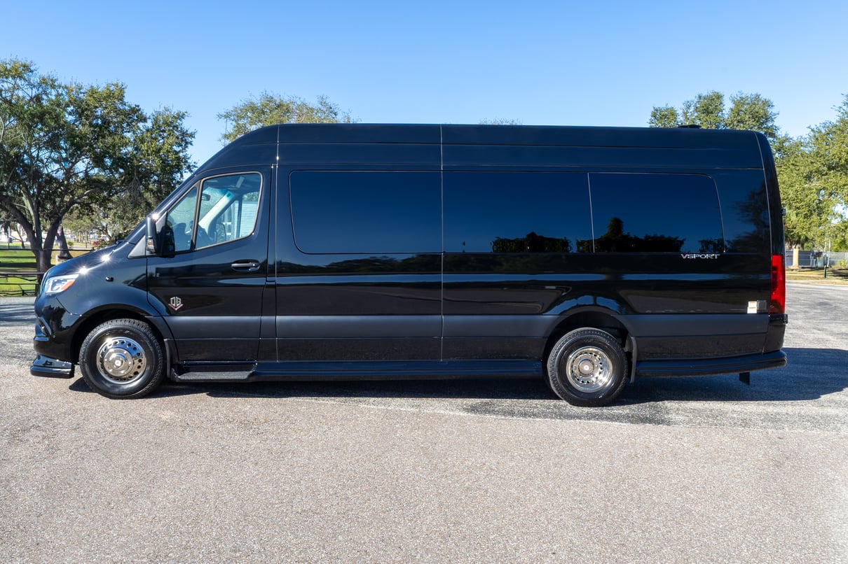 2026 OGV Luxury Coach gallery image-10