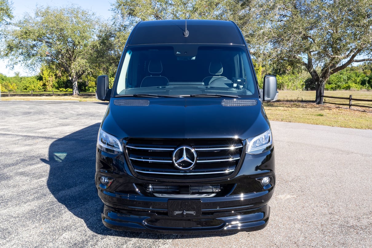 2026 OGV Luxury Coach gallery image-13