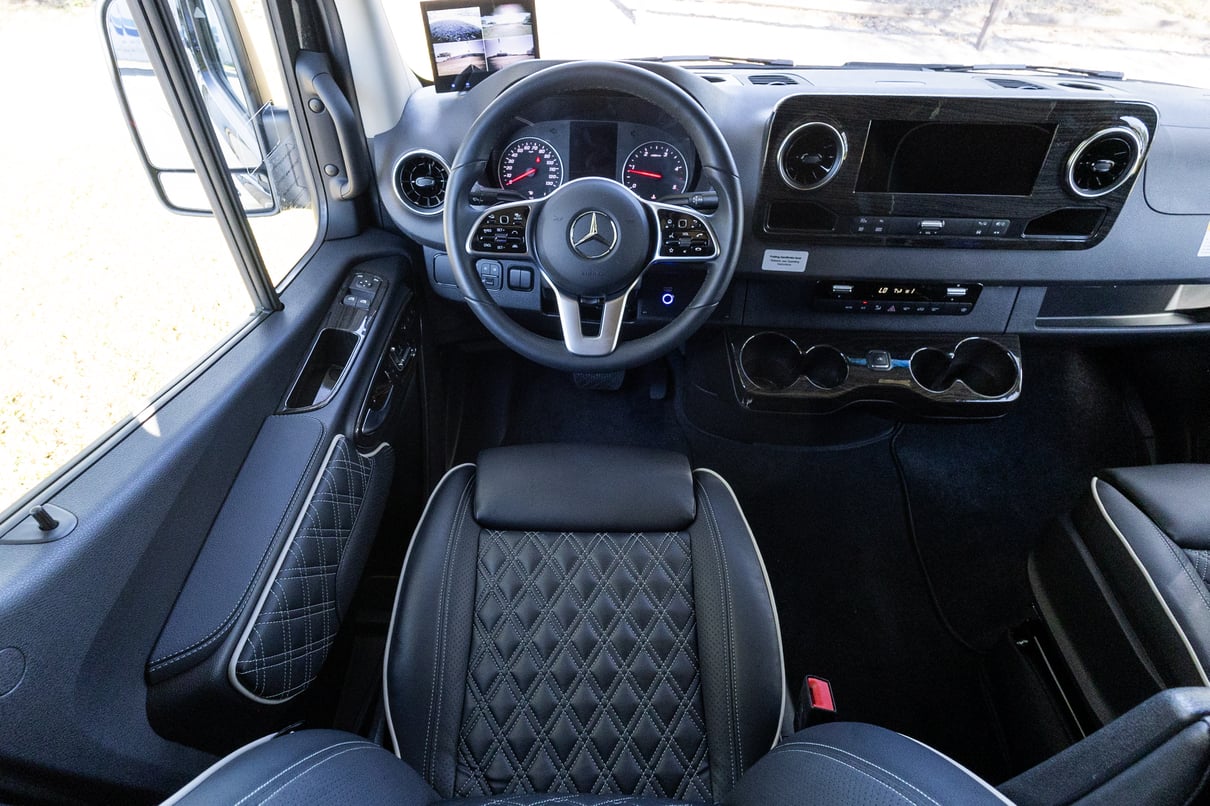 2026 OGV Luxury Coach gallery image-14