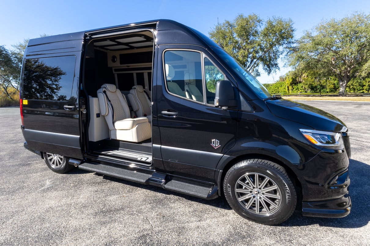 2026 OGV Luxury Coach gallery image-3