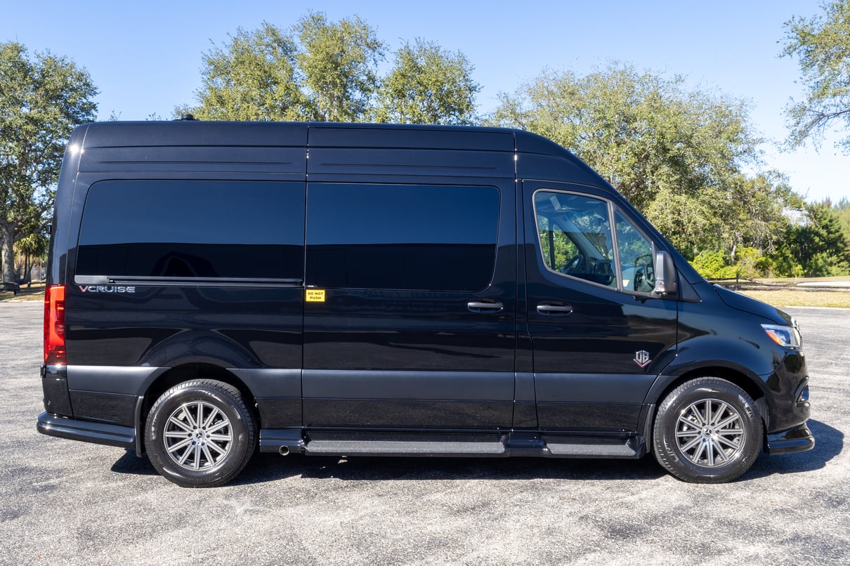 2026 OGV Luxury Coach gallery image-4