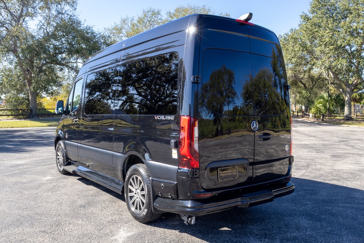 2026 OGV Luxury Coach gallery image-8