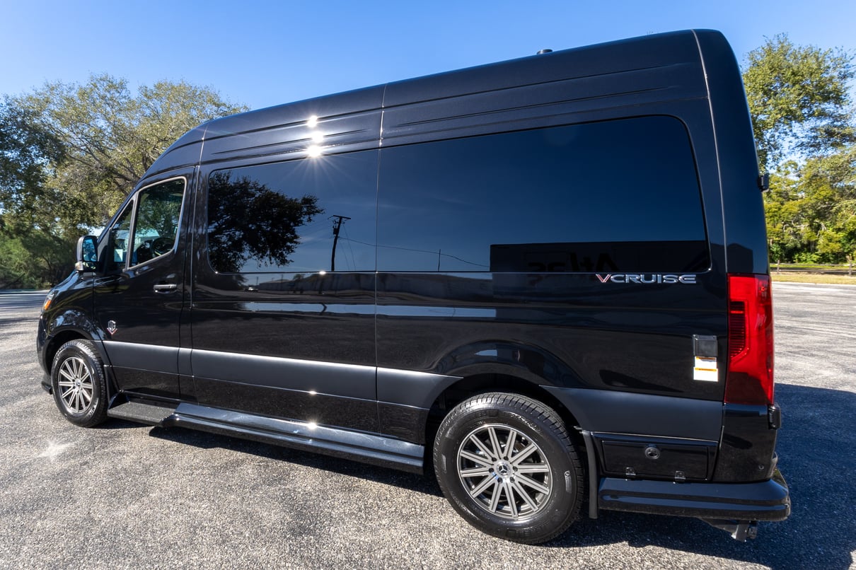 2026 OGV Luxury Coach gallery image-9