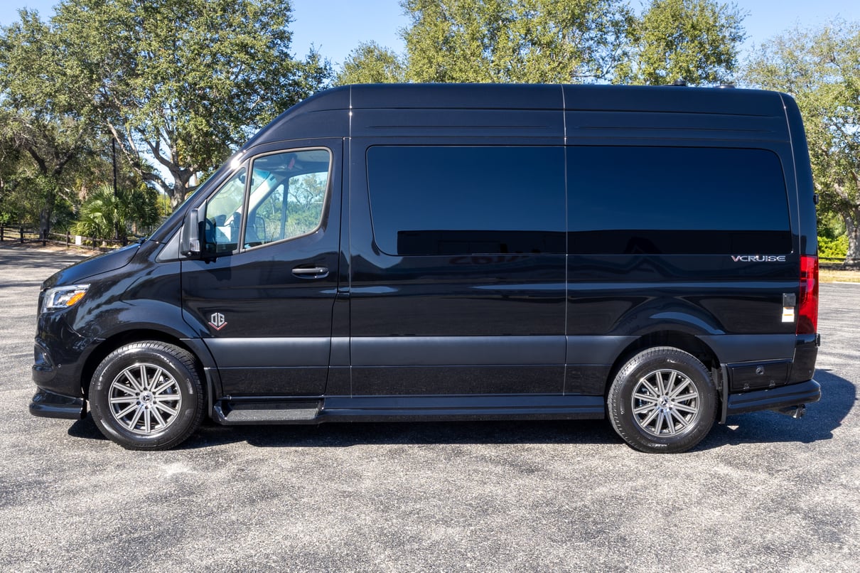 2026 OGV Luxury Coach gallery image-10