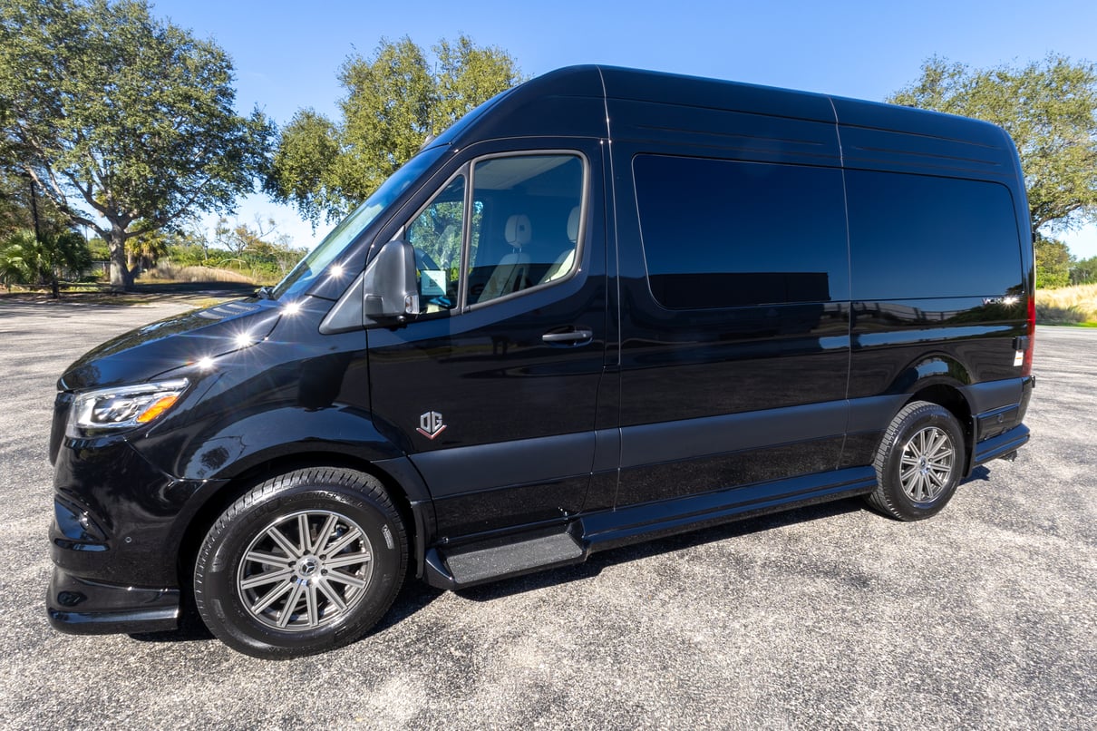 2026 OGV Luxury Coach gallery image-11