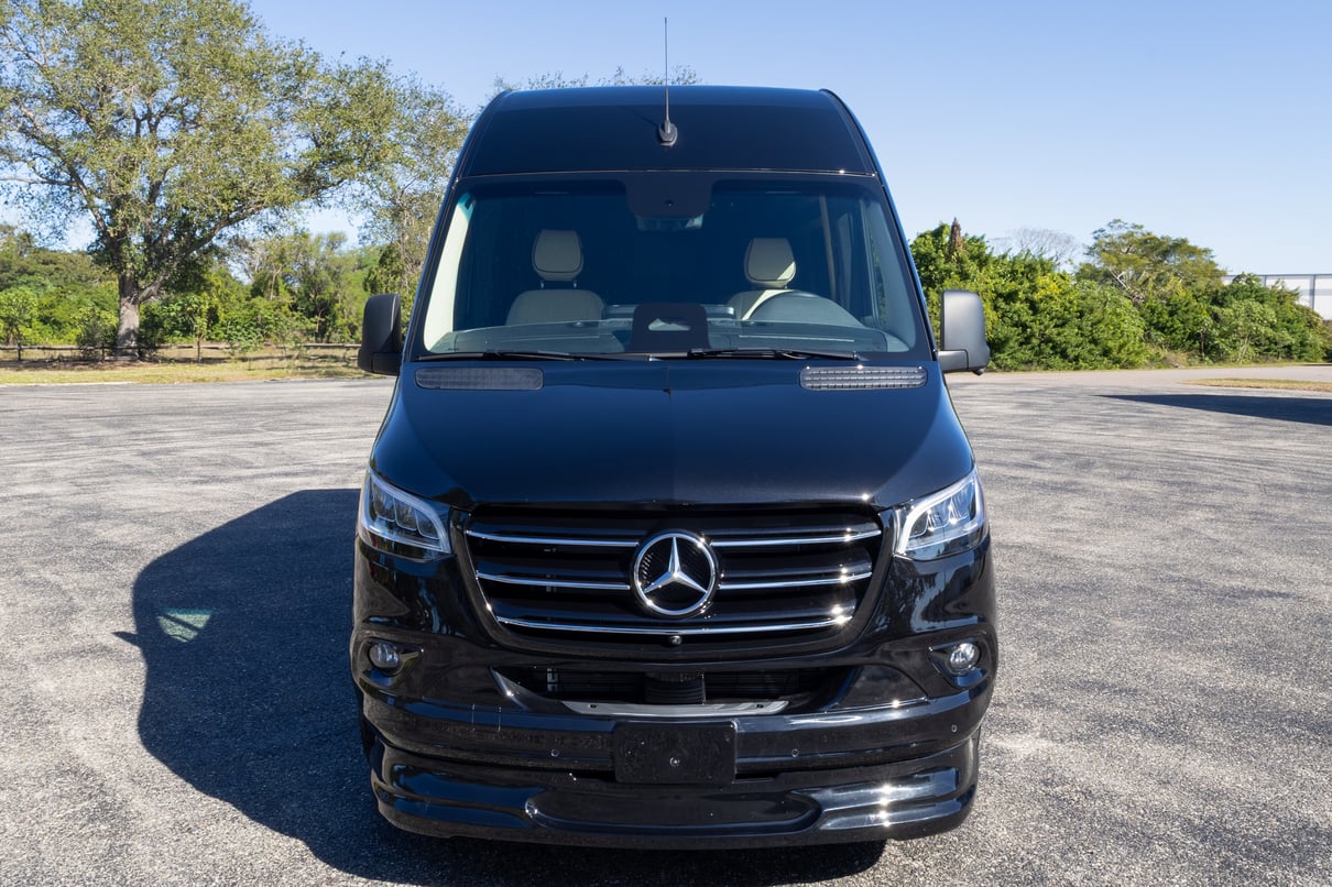 2026 OGV Luxury Coach gallery image-13