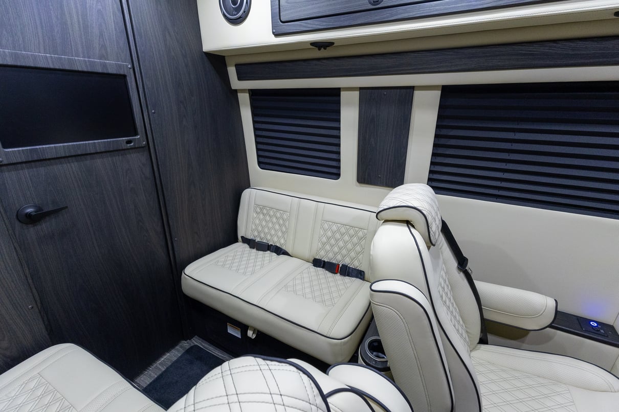 2026 OGV Luxury Coach gallery image-17