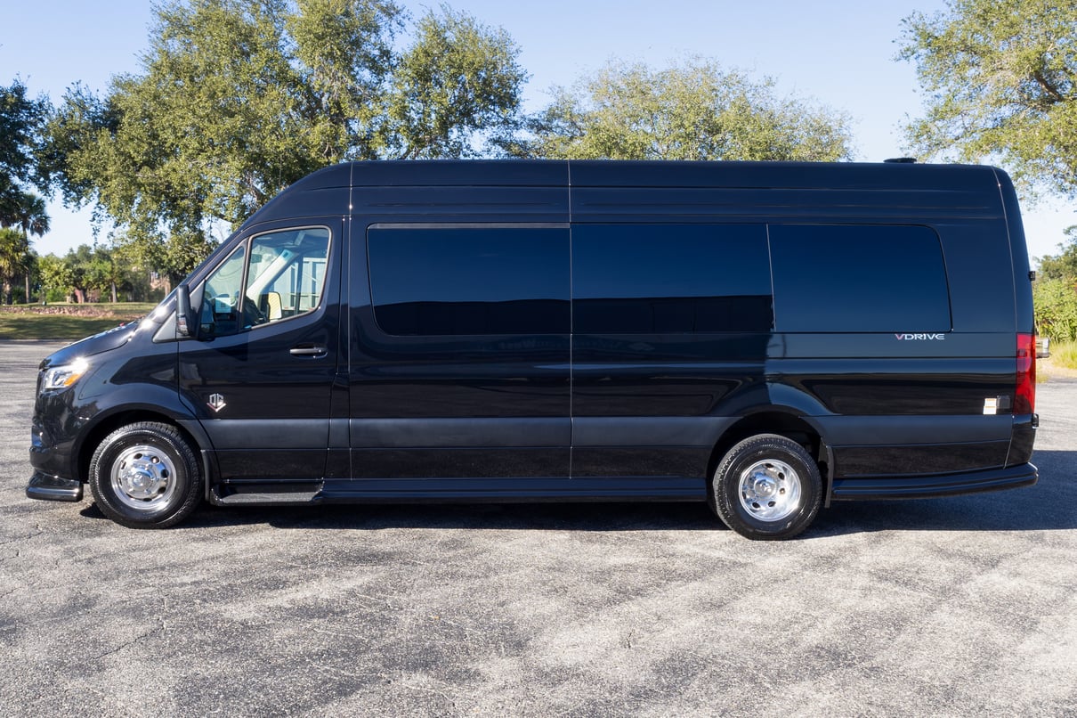 2026 OGV Luxury Coach gallery image-10