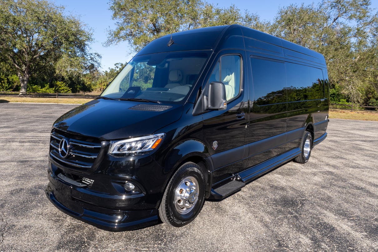 2026 OGV Luxury Coach gallery image-12