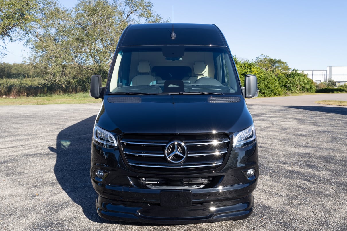 2026 OGV Luxury Coach gallery image-13