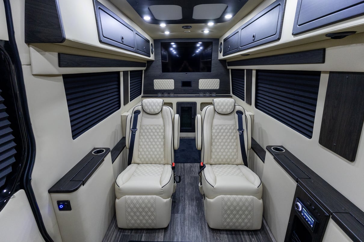2026 OGV Luxury Coach gallery image-15