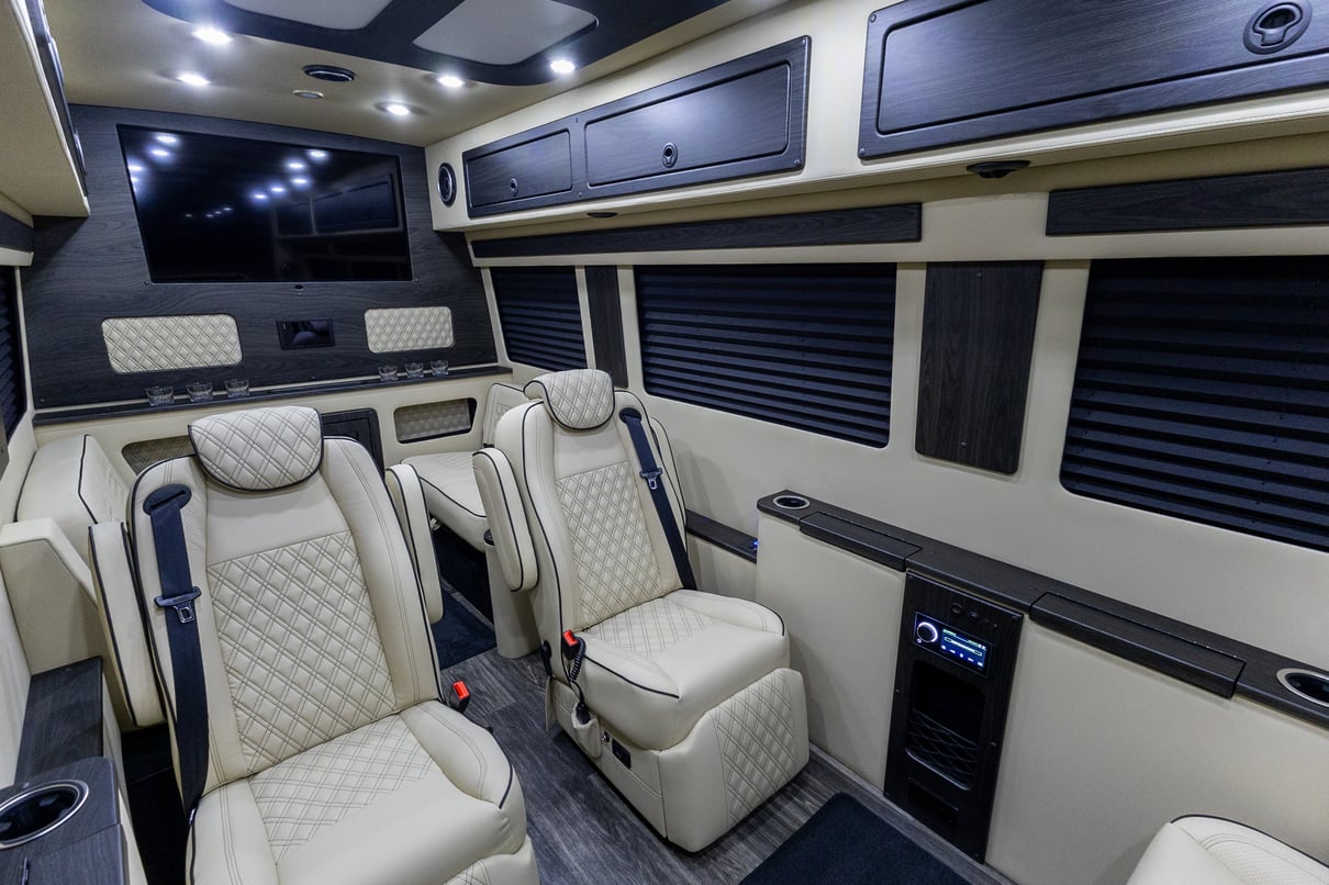 2026 OGV Luxury Coach gallery image-16