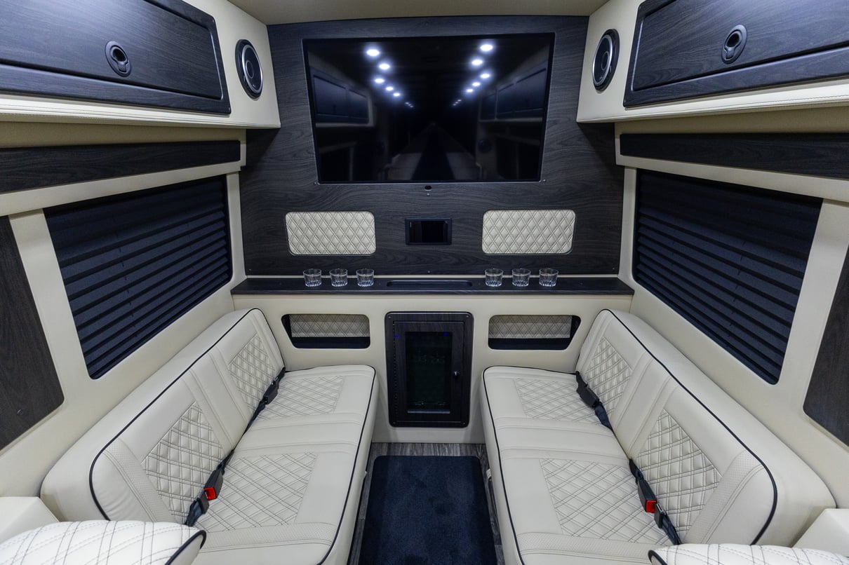 2026 OGV Luxury Coach gallery image-18