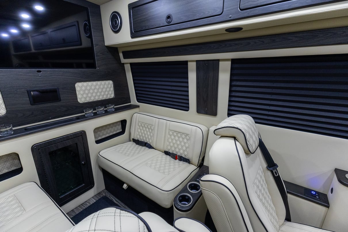 2026 OGV Luxury Coach gallery image-19