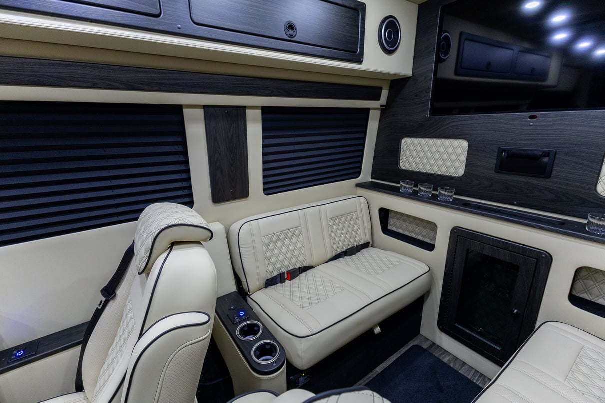 2026 OGV Luxury Coach gallery image-20