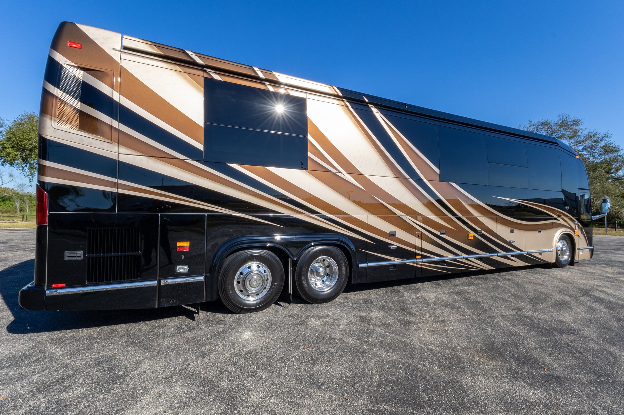2018 Prevost Marathon H3 45