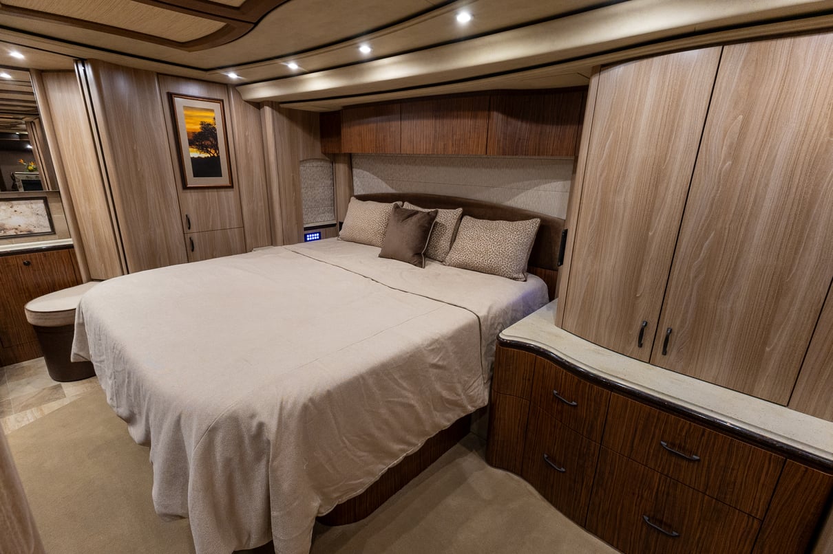 2018 Prevost Marathon H3 45 gallery image-25