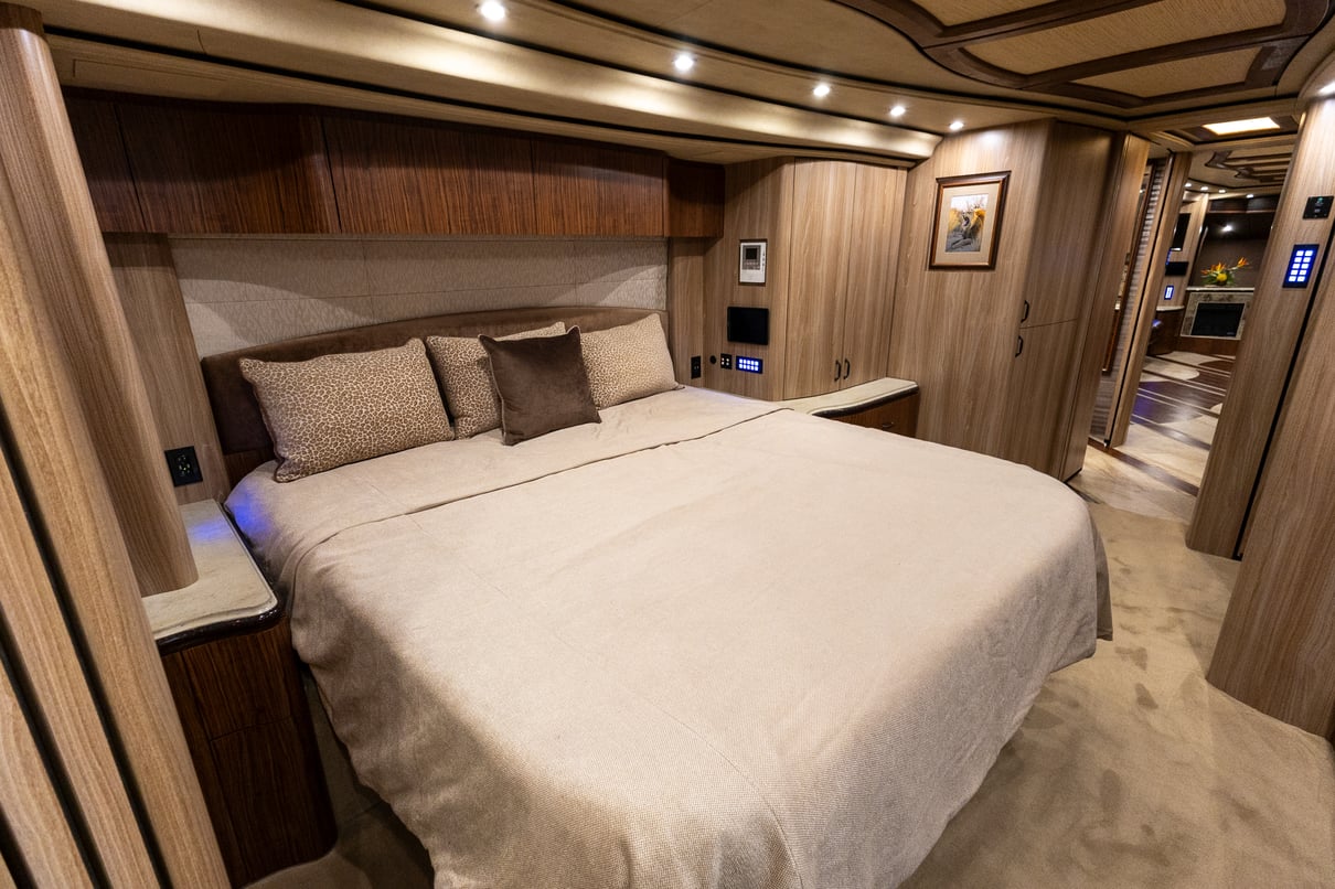 2018 Prevost Marathon H3 45 gallery image-27