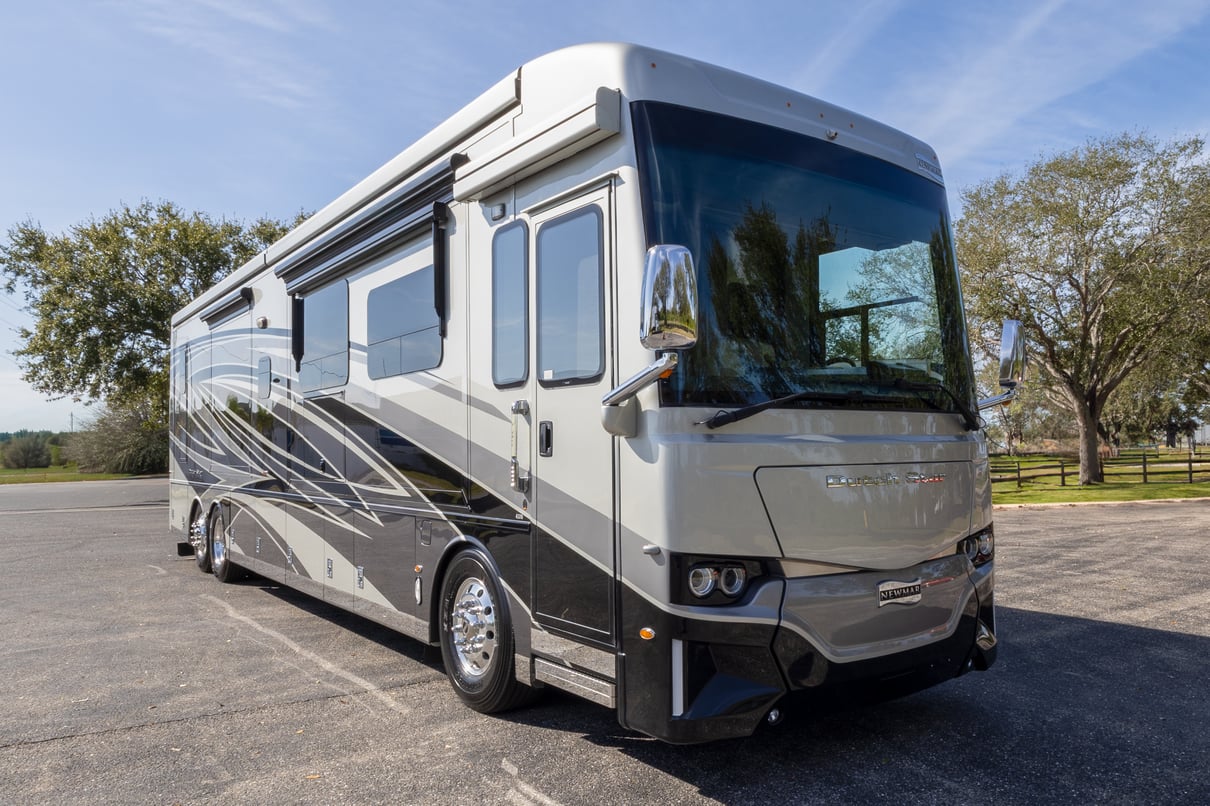 2023 Newmar Dutch Star 4370 gallery image-1