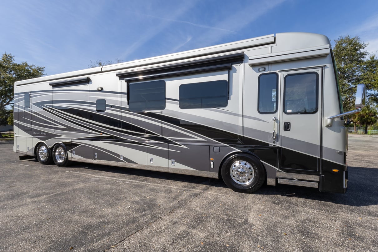 2023 Newmar Dutch Star 4370 gallery image-2