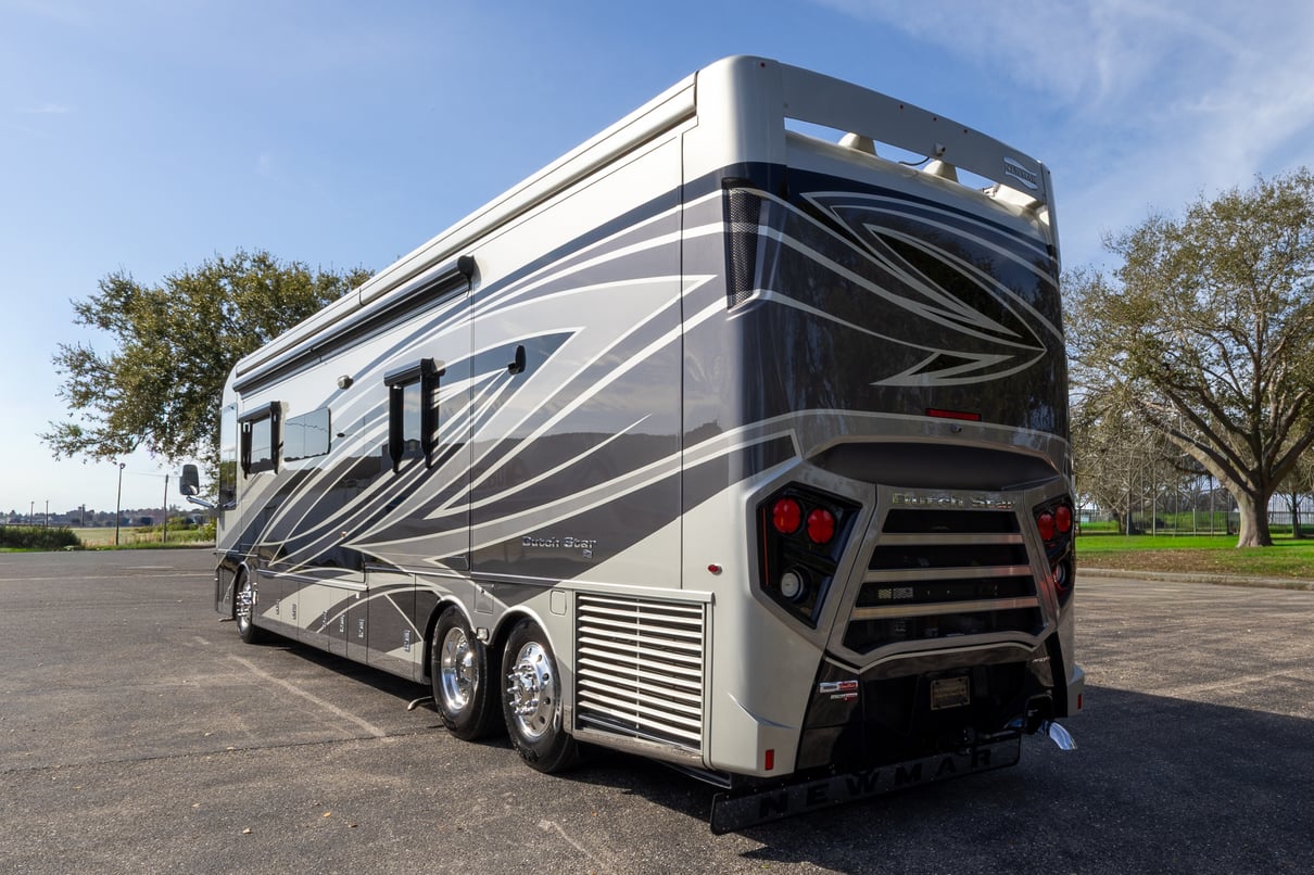 2023 Newmar Dutch Star 4370 gallery image-7