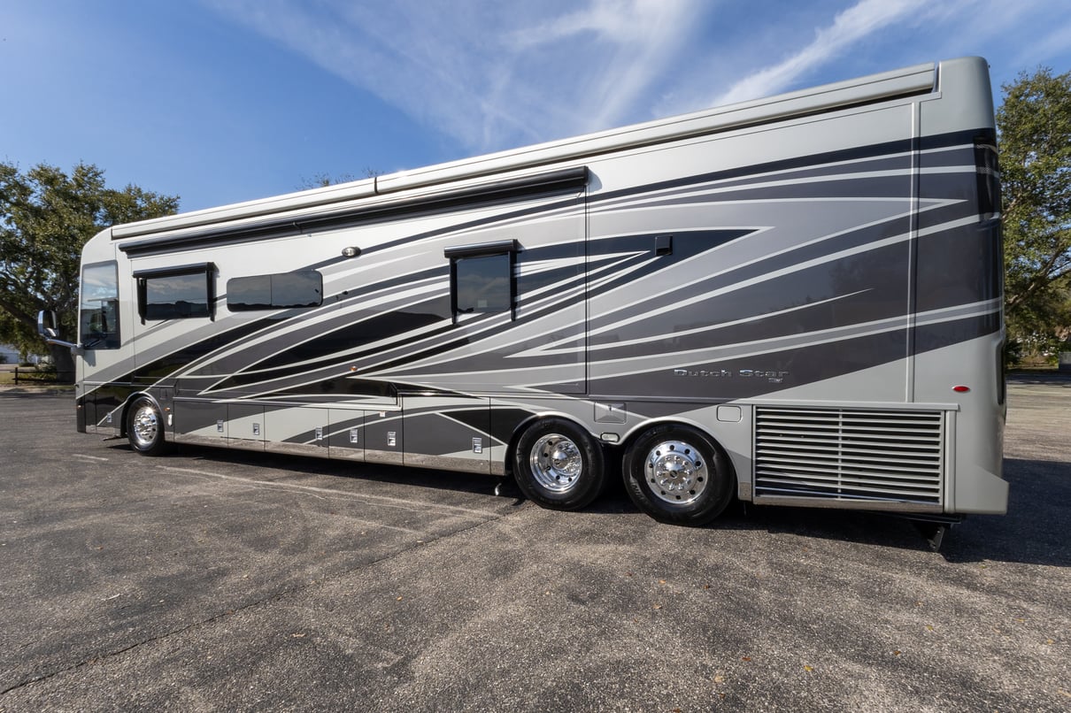 2023 Newmar Dutch Star 4370 gallery image-8