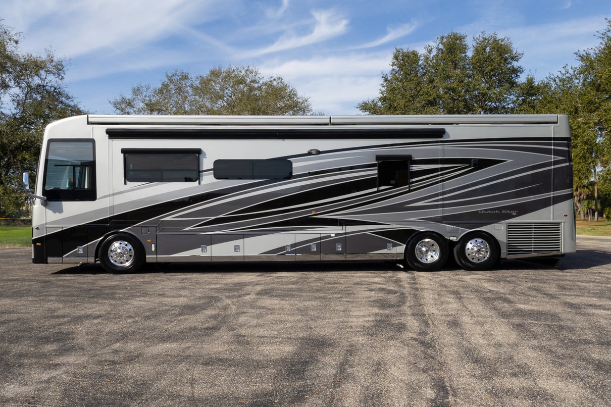 2023 Newmar Dutch Star 4370 gallery image-9