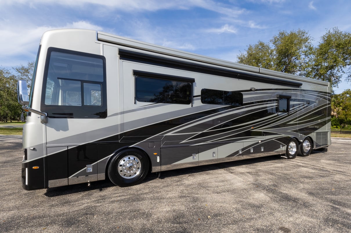 2023 Newmar Dutch Star 4370 gallery image-10