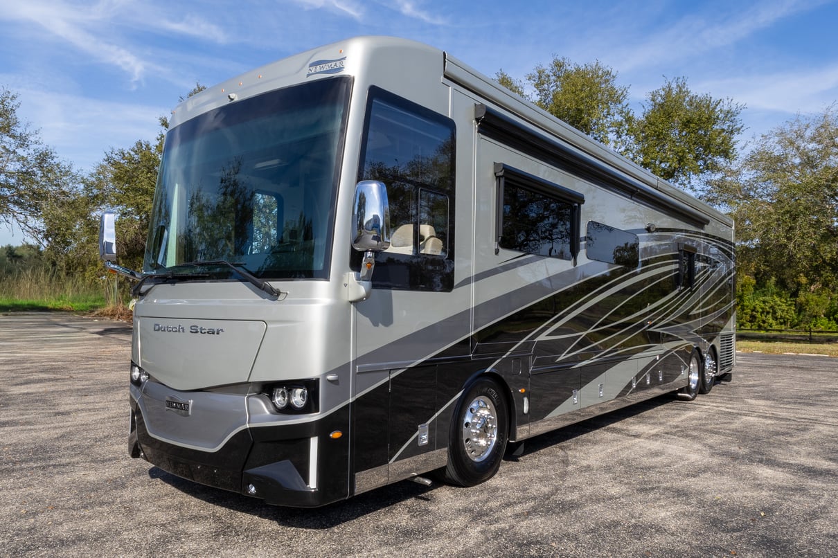 2023 Newmar Dutch Star 4370 gallery image-11