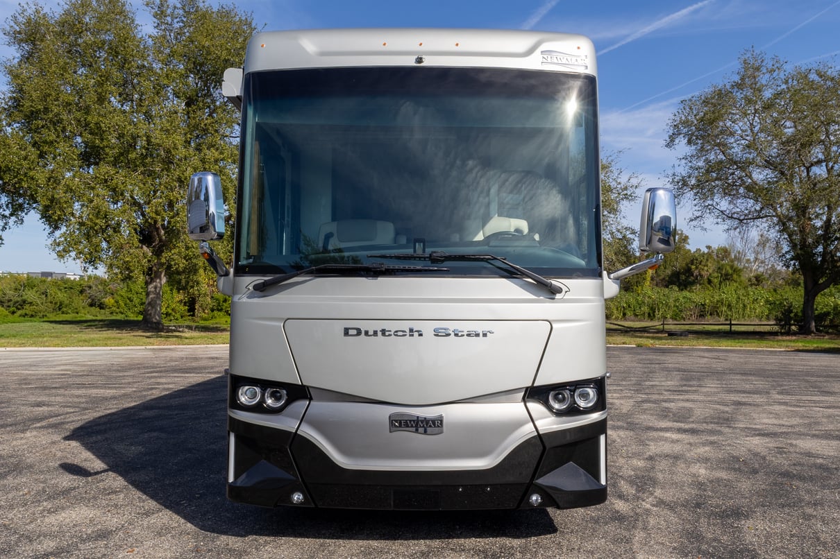 2023 Newmar Dutch Star 4370 gallery image-12
