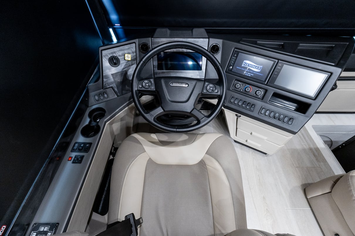 2023 Newmar Dutch Star 4370 gallery image-13