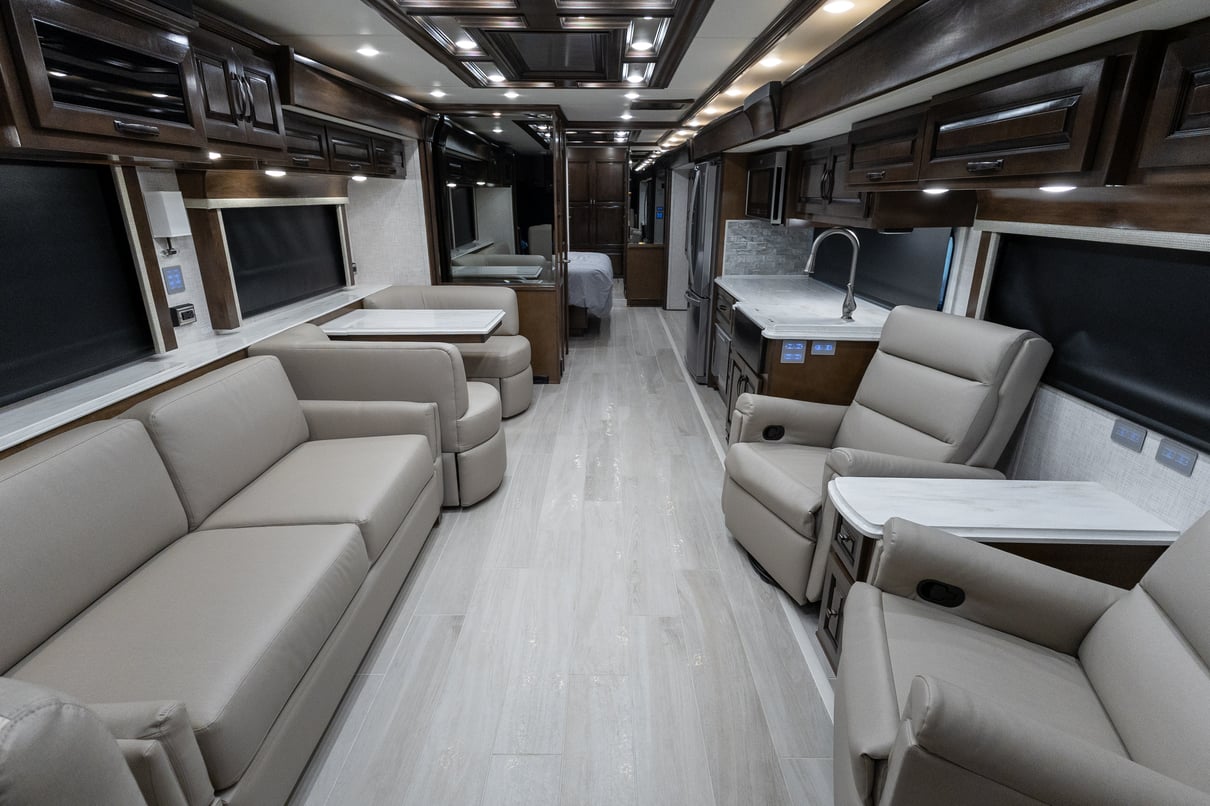 2023 Newmar Dutch Star 4370 gallery image-14