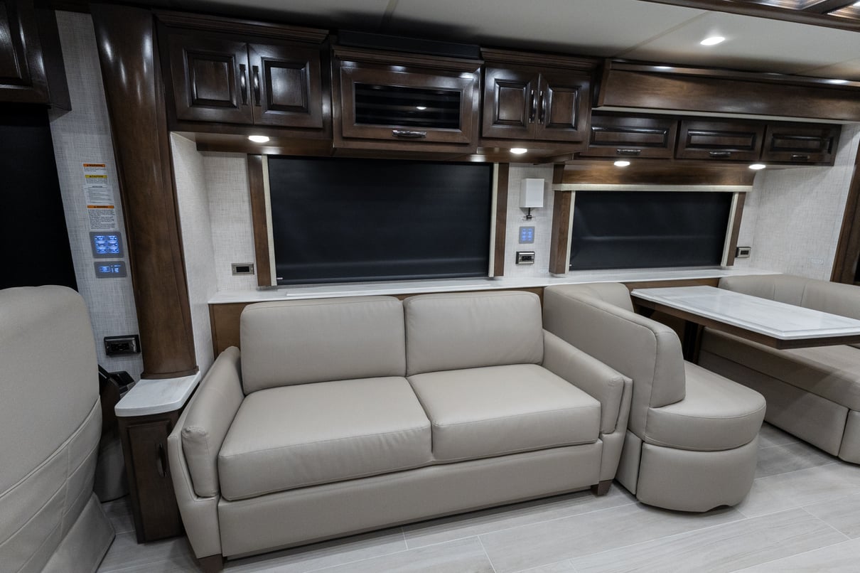 2023 Newmar Dutch Star 4370 gallery image-15