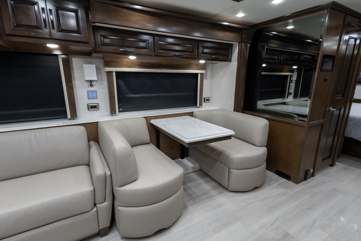 2023 Newmar Dutch Star 4370 gallery image-16