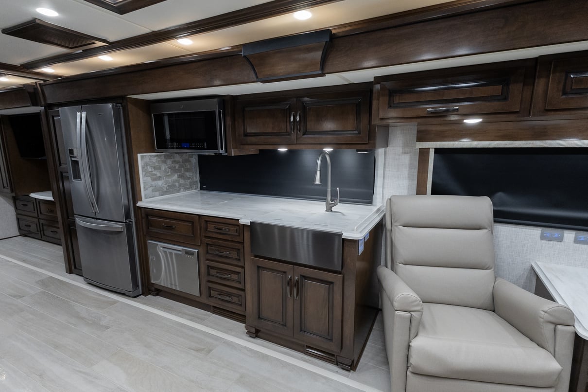 2023 Newmar Dutch Star 4370 gallery image-18