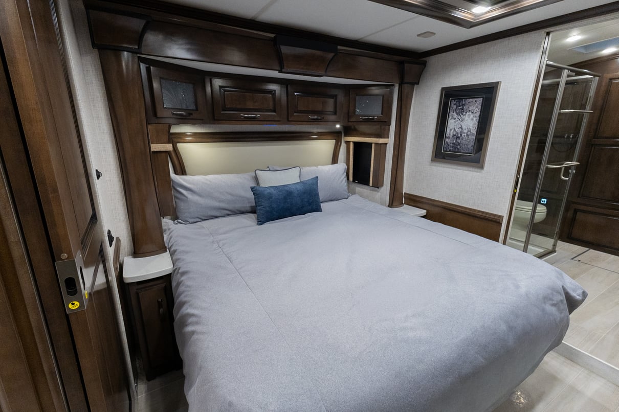 2023 Newmar Dutch Star 4370 gallery image-24