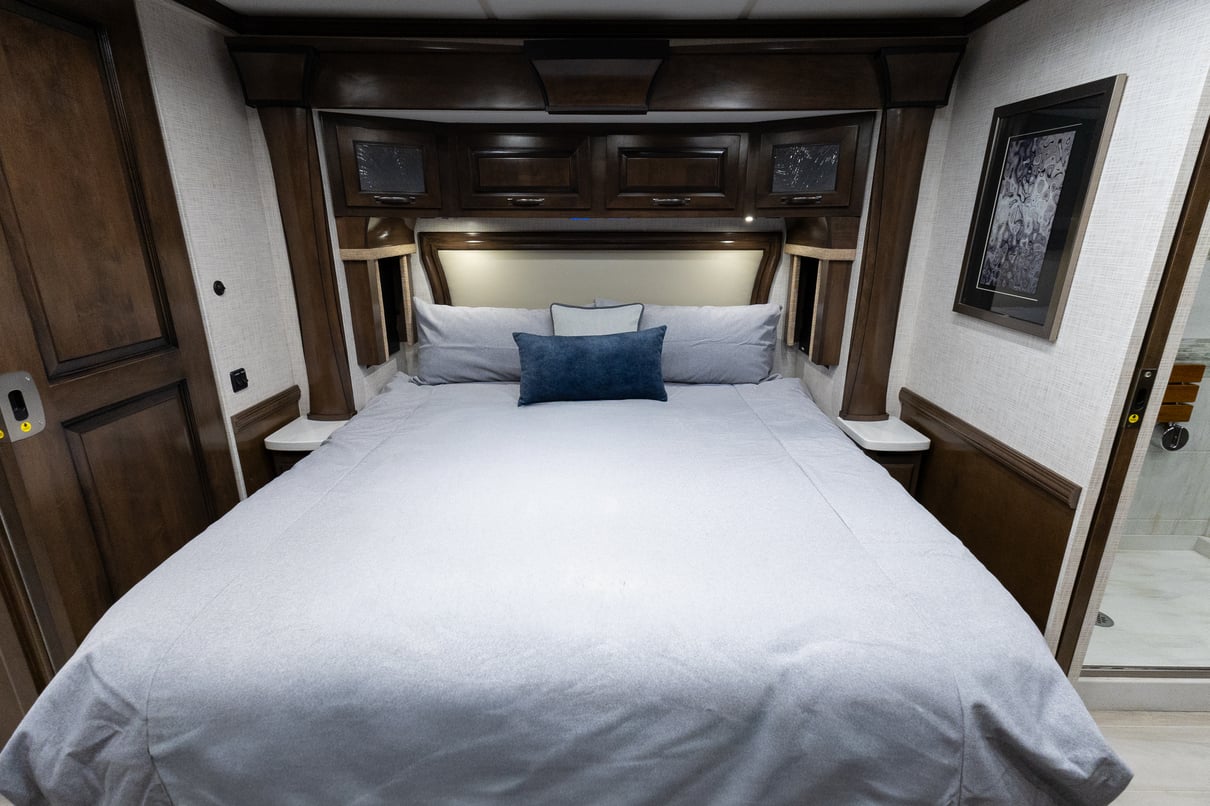 2023 Newmar Dutch Star 4370 gallery image-25