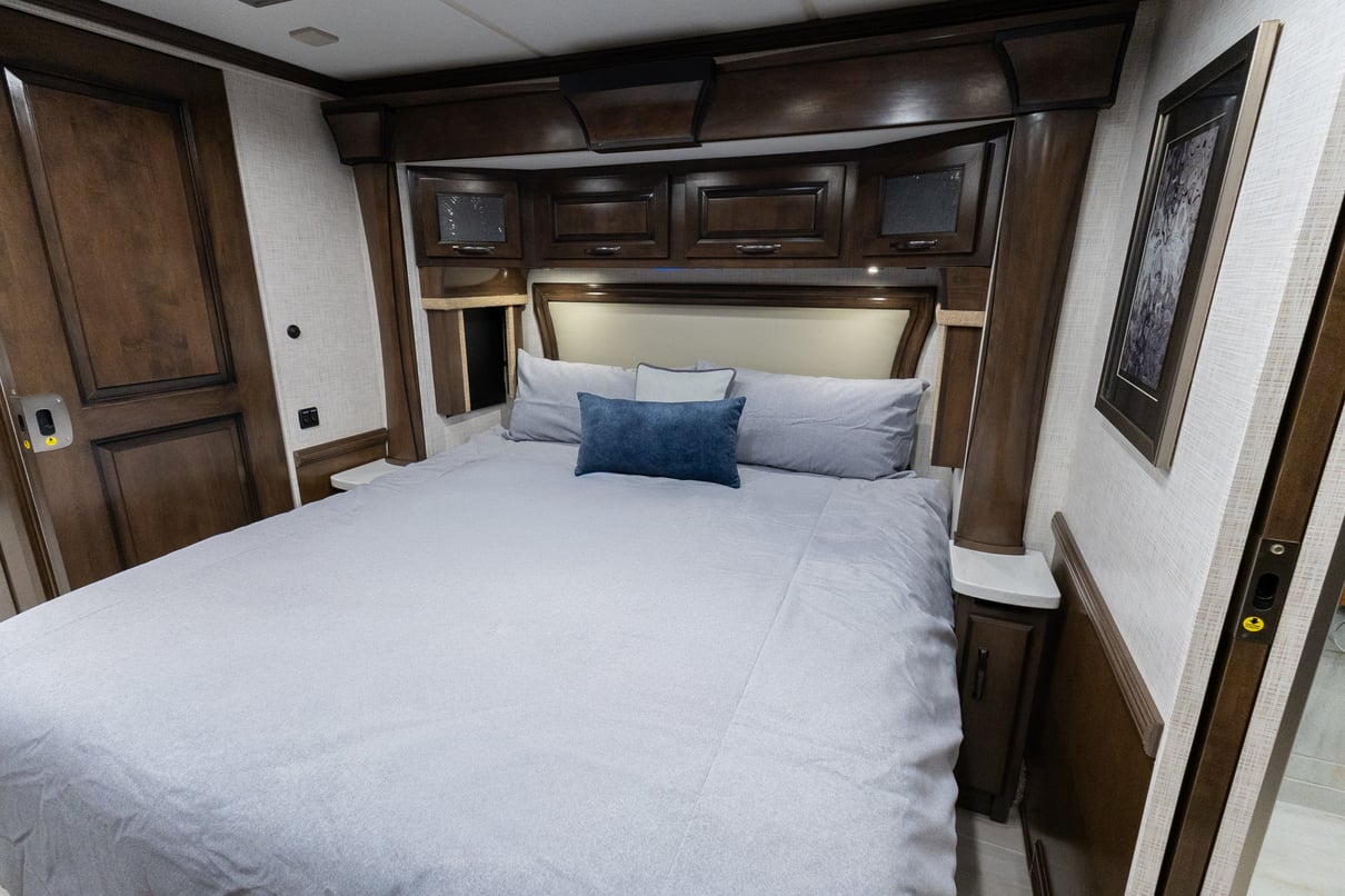 2023 Newmar Dutch Star 4370 gallery image-26