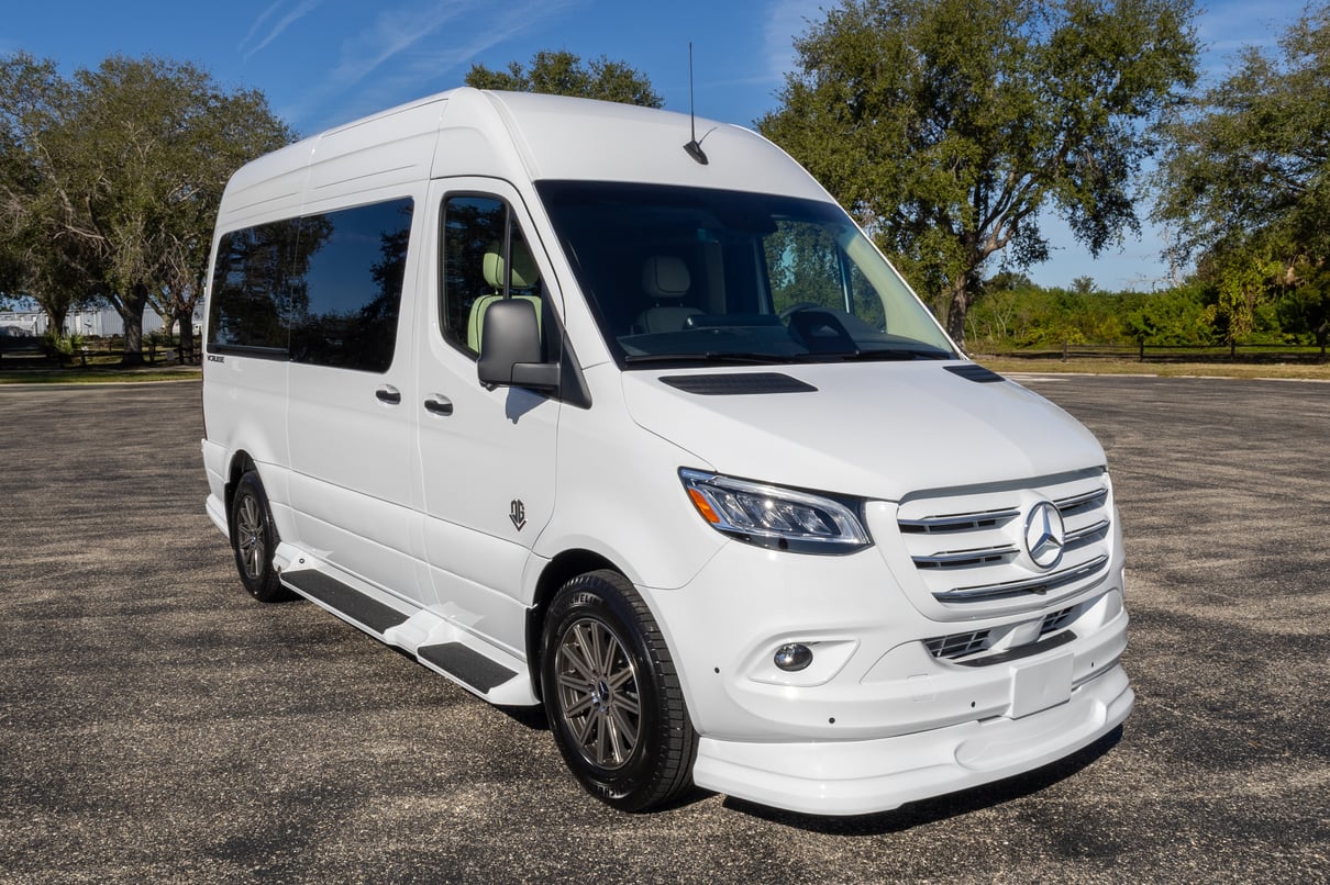 2026 OGV Luxury Coach gallery image-1