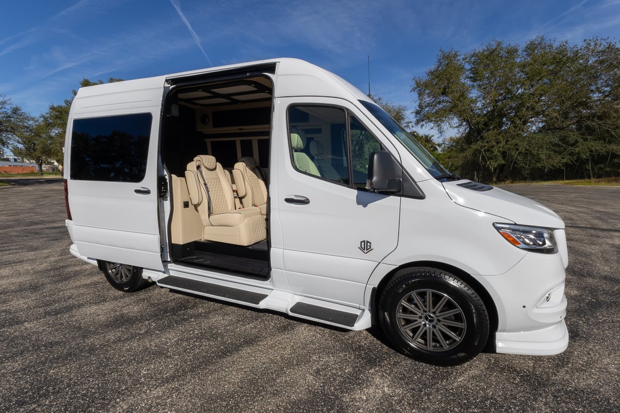 2026 OGV Luxury Coach gallery image-3