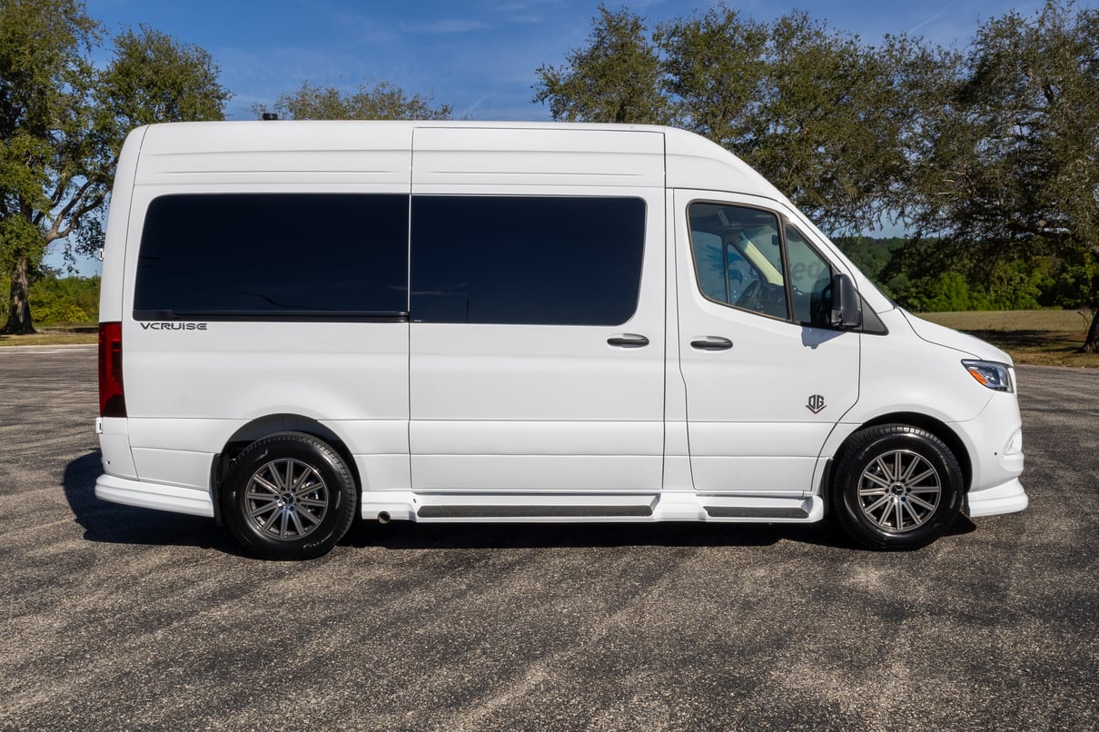 2026 OGV Luxury Coach gallery image-4