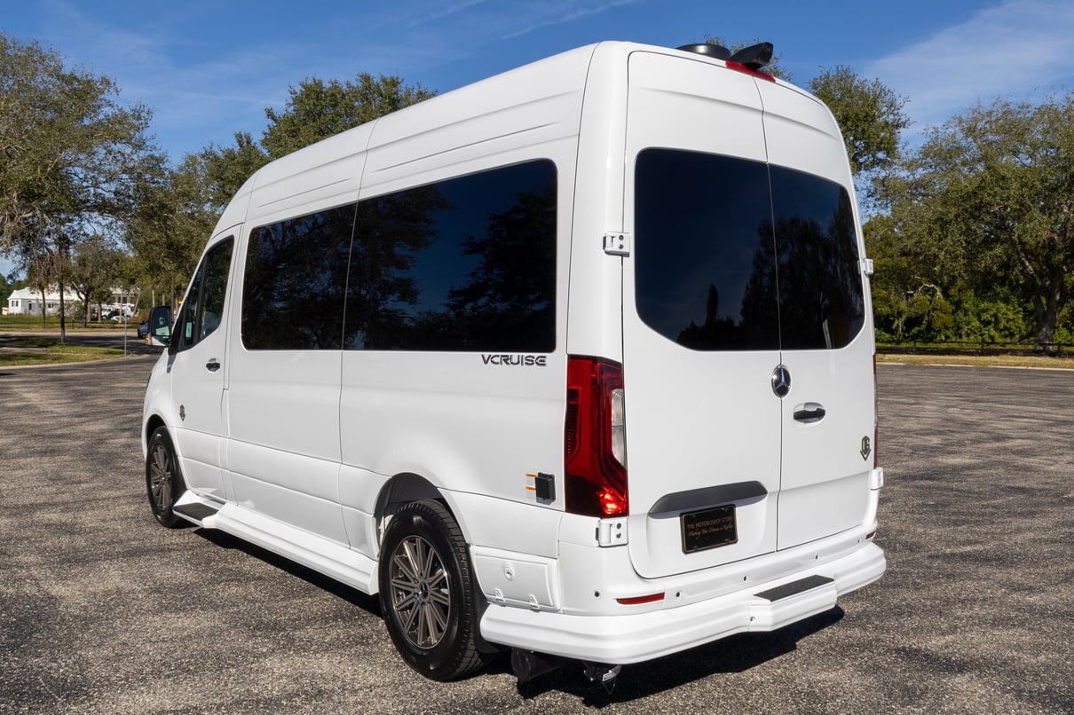 2026 OGV Luxury Coach gallery image-8