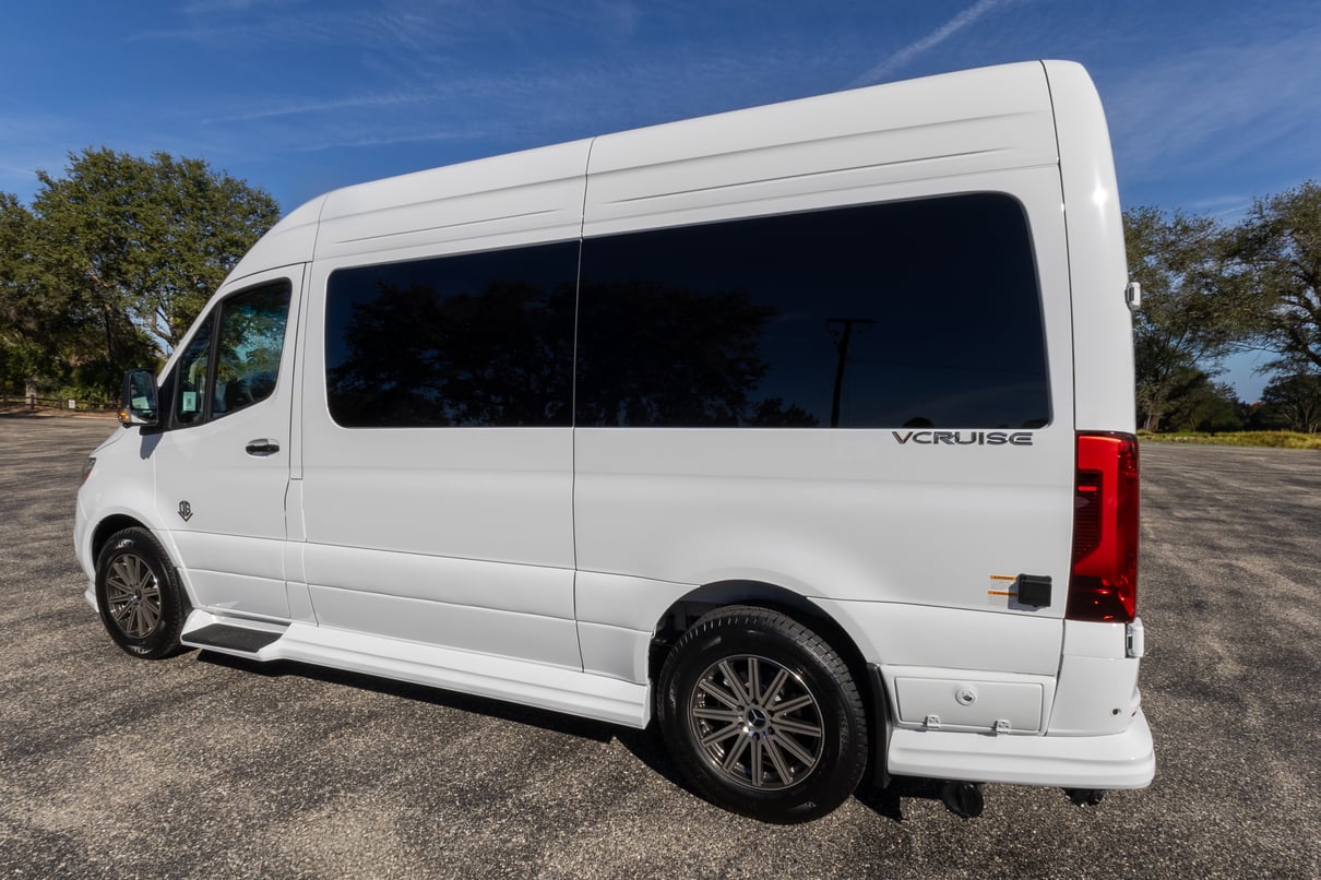 2026 OGV Luxury Coach gallery image-9