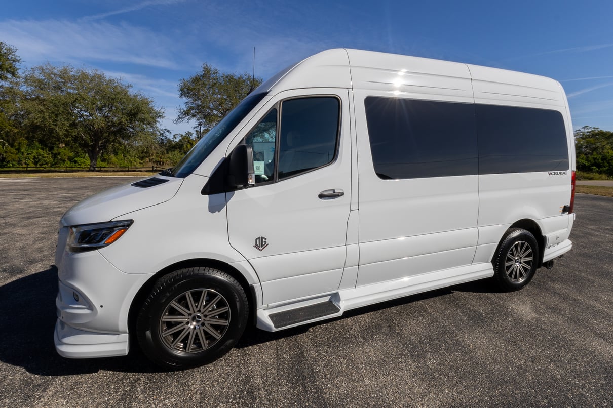 2026 OGV Luxury Coach gallery image-11