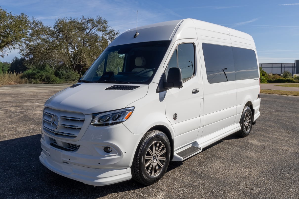 2026 OGV Luxury Coach gallery image-12