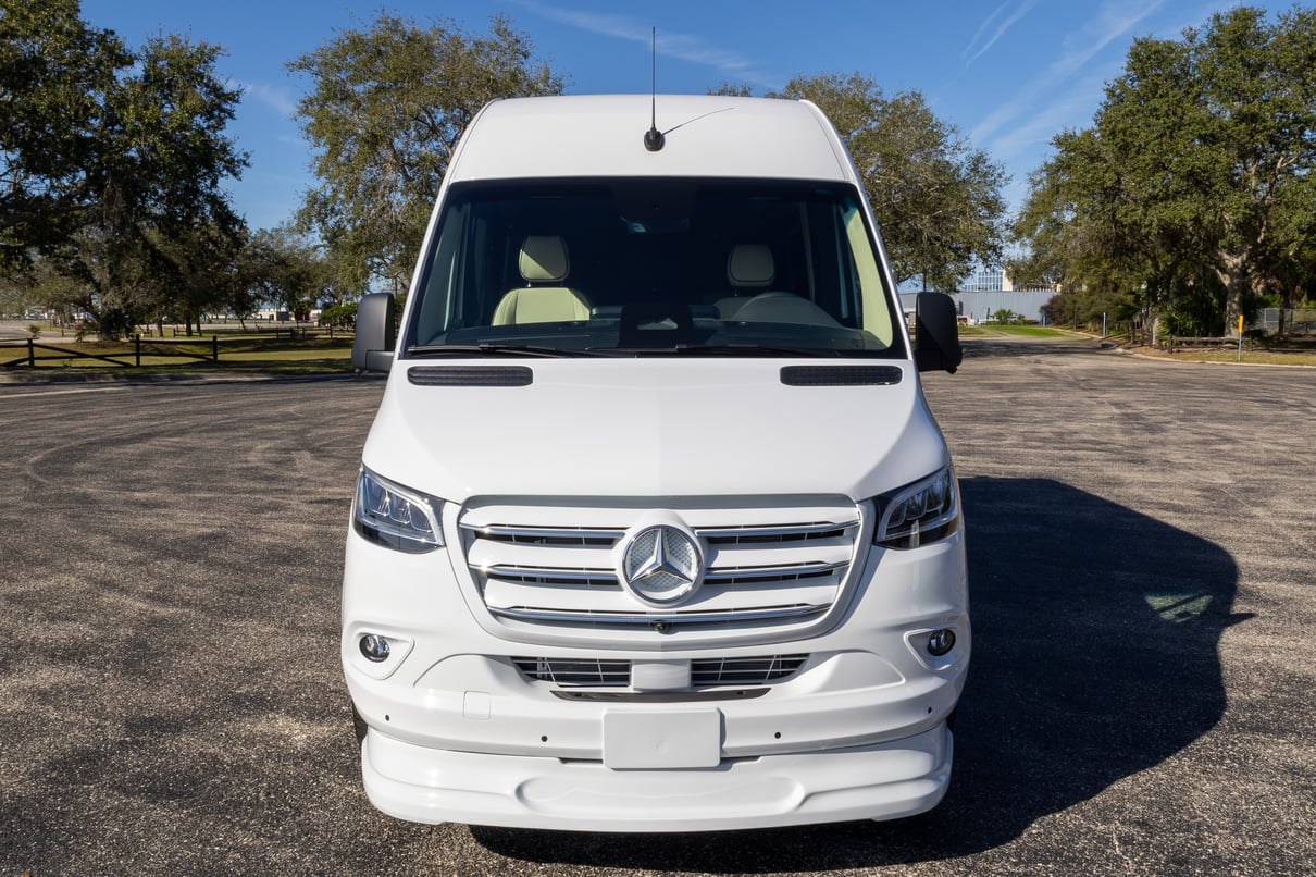 2026 OGV Luxury Coach gallery image-13