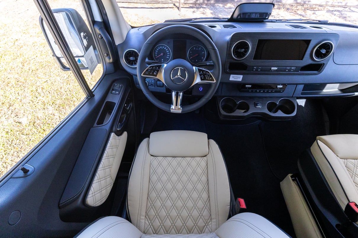 2026 OGV Luxury Coach gallery image-14