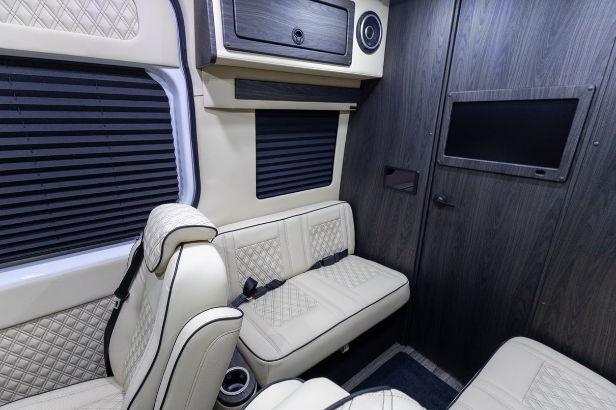 2026 OGV Luxury Coach gallery image-19
