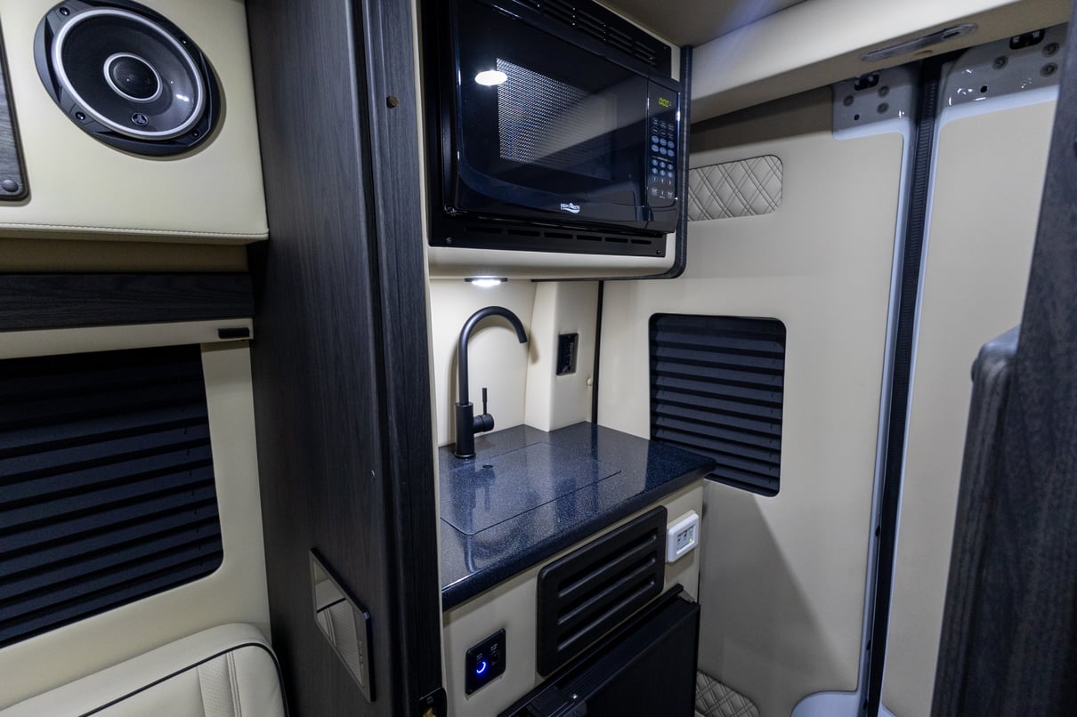 2026 OGV Luxury Coach gallery image-21